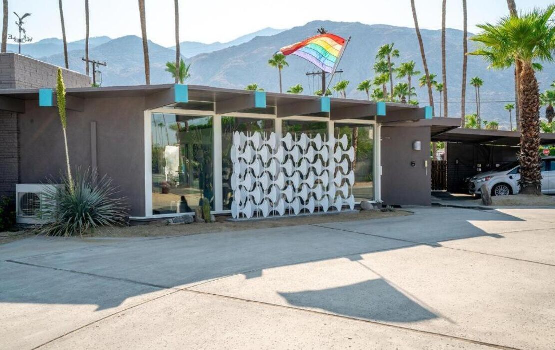INNdulge Iconic Gay Men's Resort