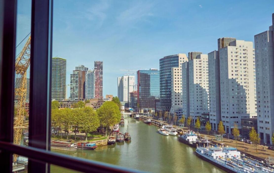 Mainport Hotel Rotterdam, Curio Collection by Hilton