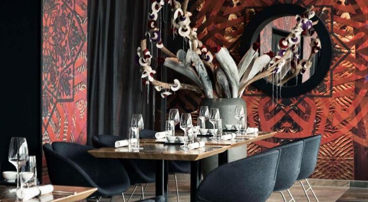 Mainport Hotel Rotterdam, Curio Collection by Hilton