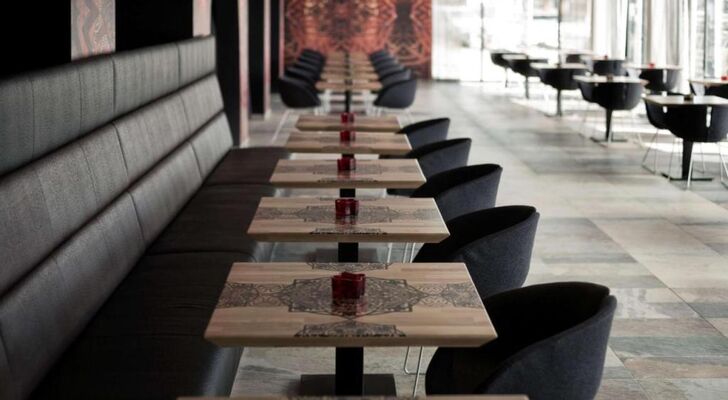 Mainport Hotel Rotterdam, Curio Collection by Hilton