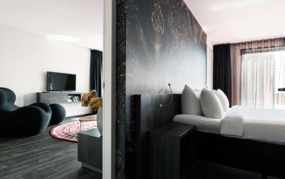 Mainport Hotel Rotterdam, Curio Collection by Hilton
