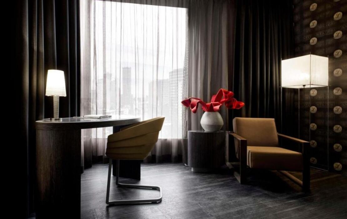Mainport Hotel Rotterdam, Curio Collection by Hilton
