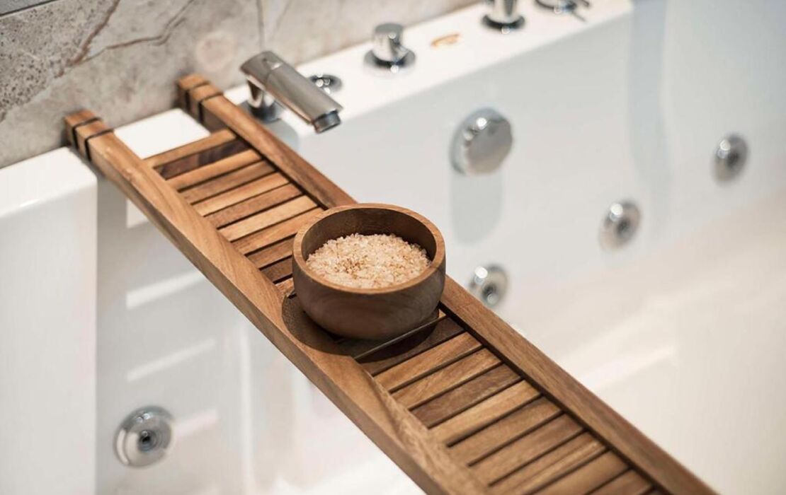 Mainport Hotel Rotterdam, Curio Collection by Hilton