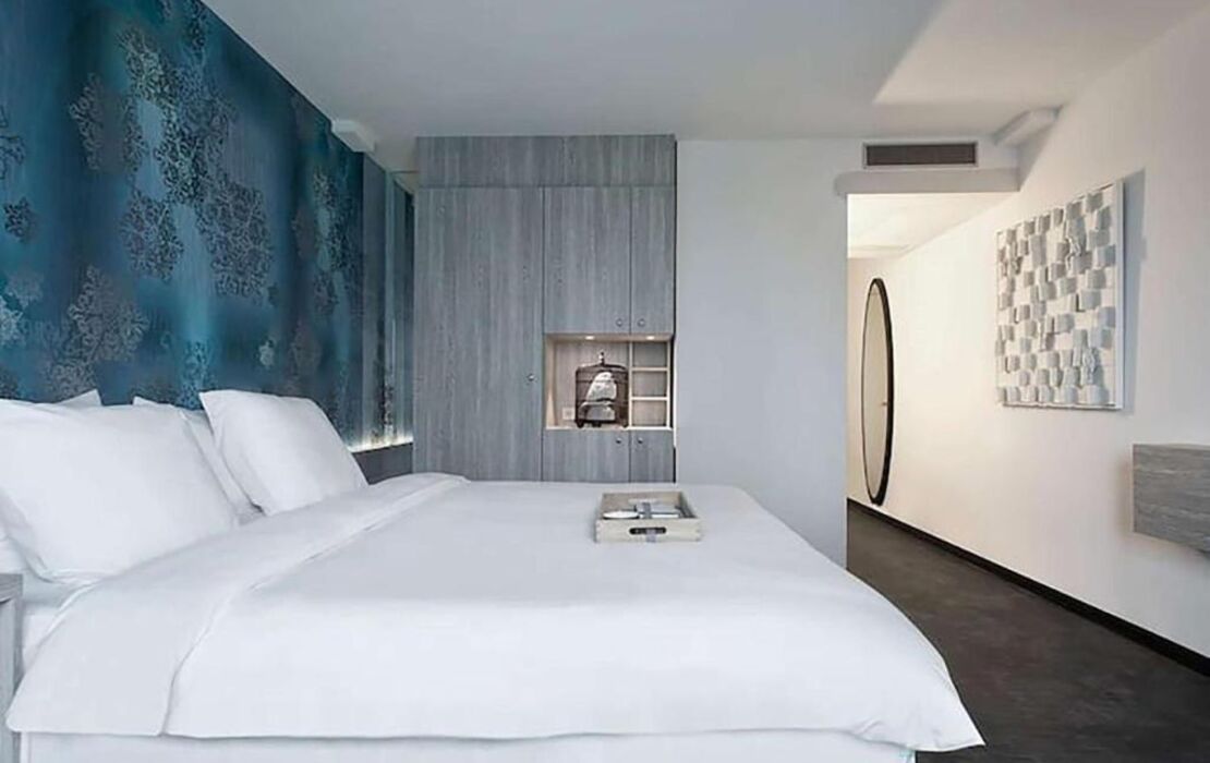 Mainport Hotel Rotterdam, Curio Collection by Hilton