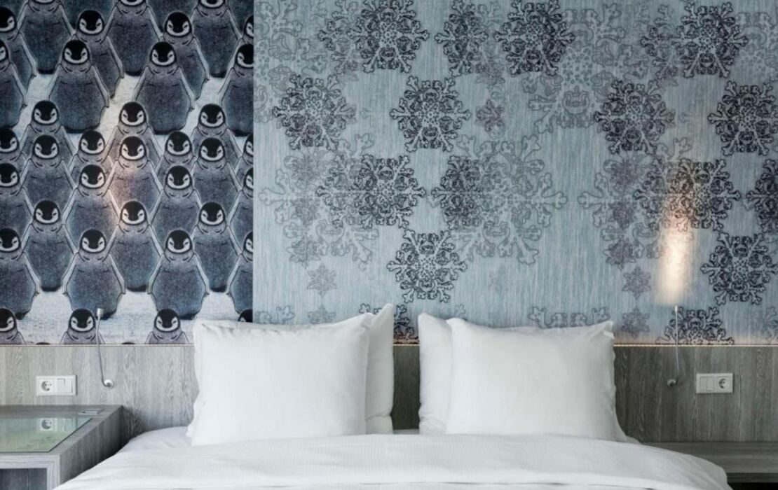 Mainport Hotel Rotterdam, Curio Collection by Hilton