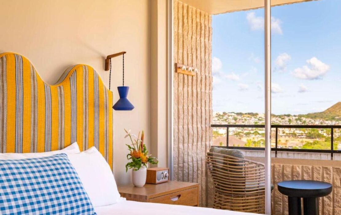 Wayfinder Waikiki - Voted Top 10 Best Hotels in Hawaii!