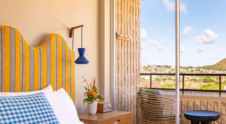 Wayfinder Waikiki - Voted Top 10 Best Hotels in Hawaii!