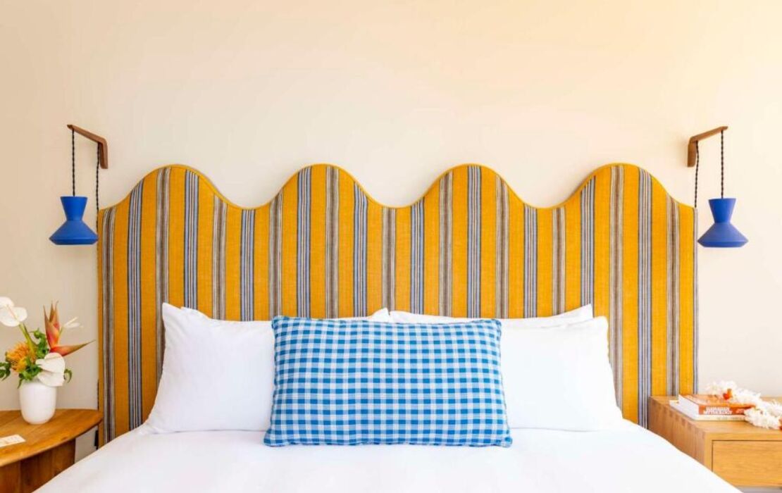 Wayfinder Waikiki - Voted Top 10 Best Hotels in Hawaii!