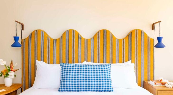 Wayfinder Waikiki - Voted Top 10 Best Hotels in Hawaii!