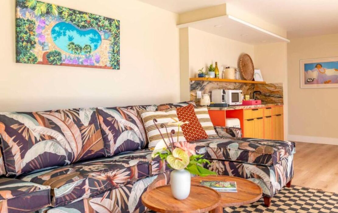 Wayfinder Waikiki - Voted Top 10 Best Hotels in Hawaii!