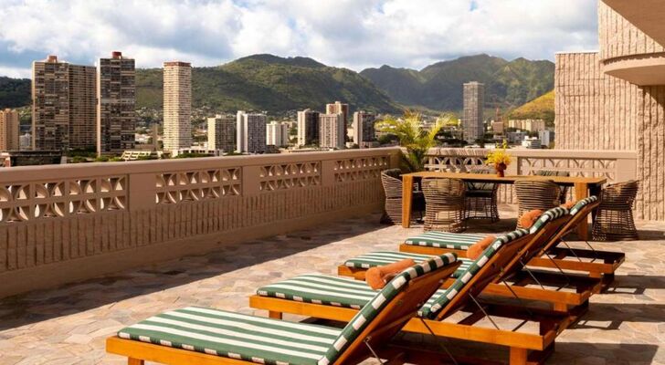 Wayfinder Waikiki - Voted Top 10 Best Hotels in Hawaii!