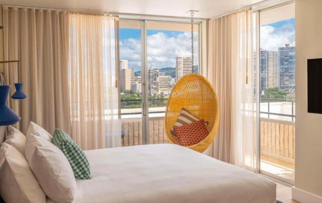 Wayfinder Waikiki - Voted Top 10 Best Hotels in Hawaii!