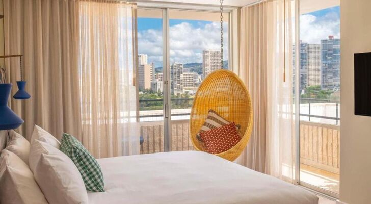 Wayfinder Waikiki - Voted Top 10 Best Hotels in Hawaii!