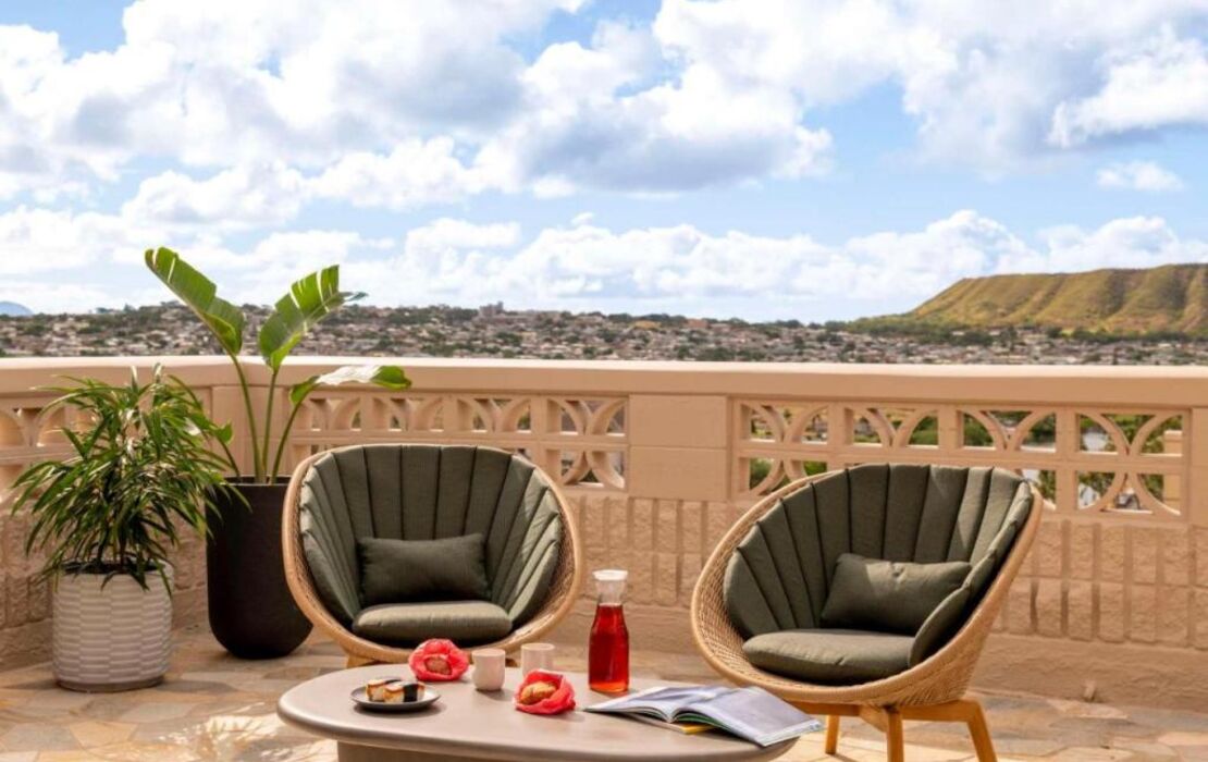 Wayfinder Waikiki - Voted Top 10 Best Hotels in Hawaii!