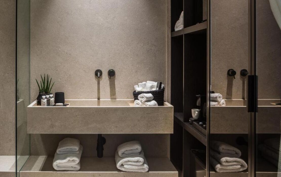 Canale Hotel & Suites