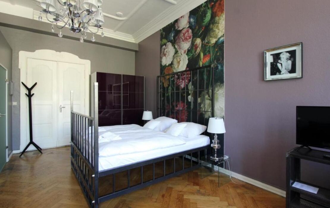ArtHotel Connection