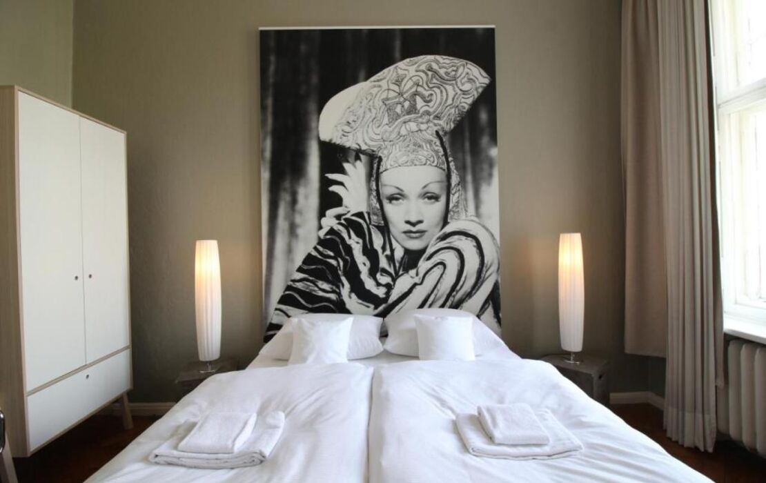 ArtHotel Connection