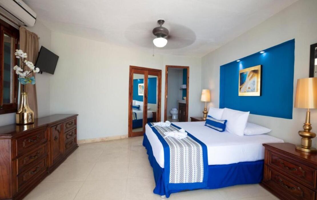 Blue Chairs Beachfront Resort Puerto Vallarta - Adults Only