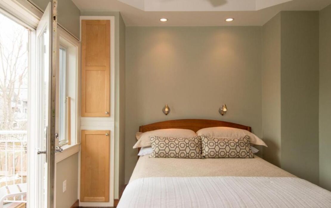 8 Dyer Hotel
