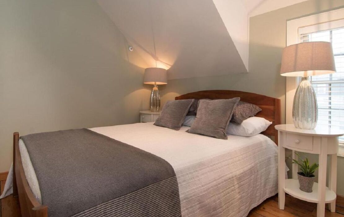 8 Dyer Hotel