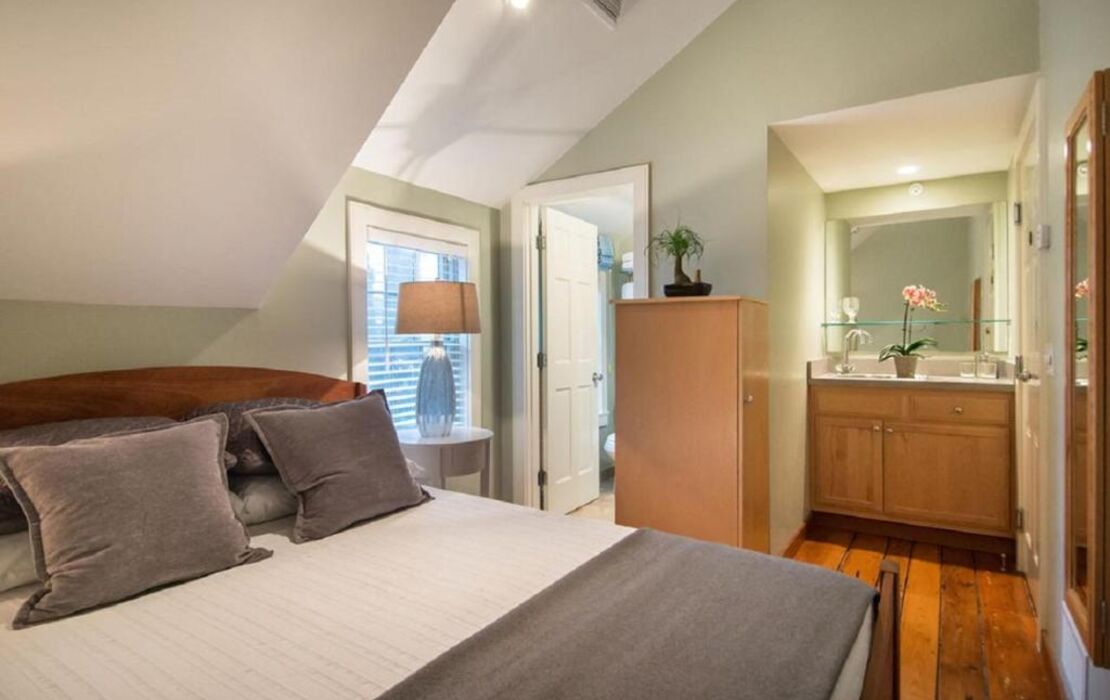 8 Dyer Hotel