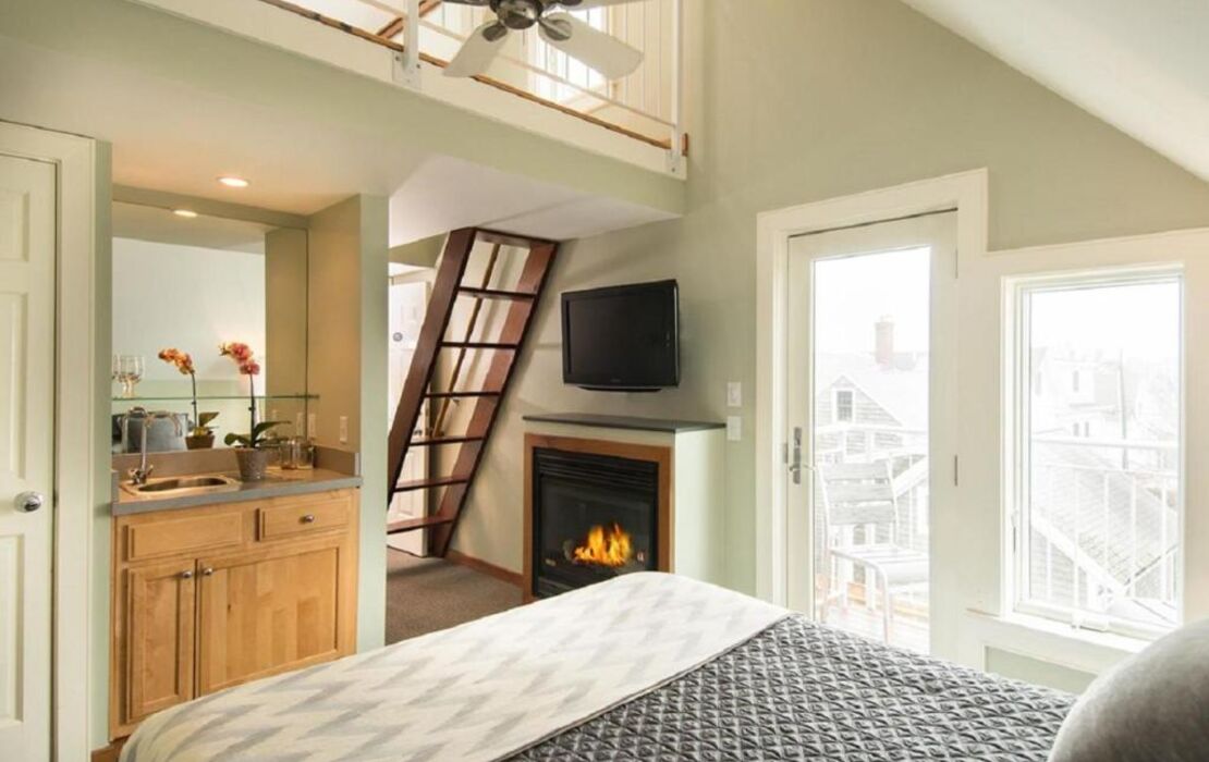8 Dyer Hotel