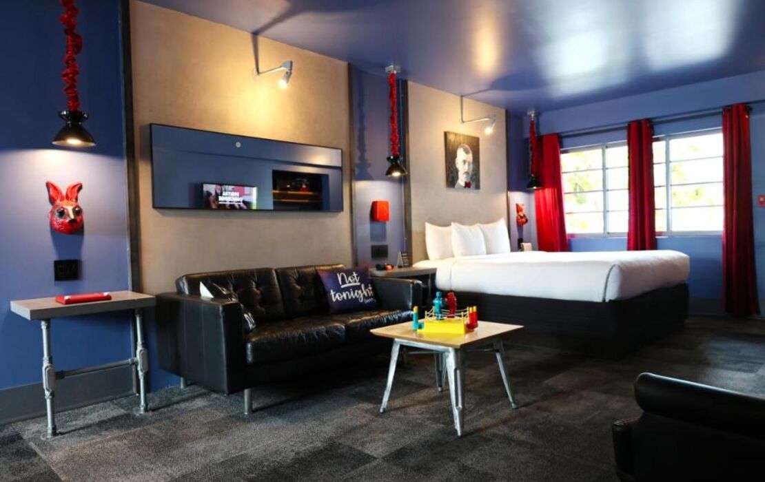 Hotel Gaythering - Gay Hotel - All Adults Welcome