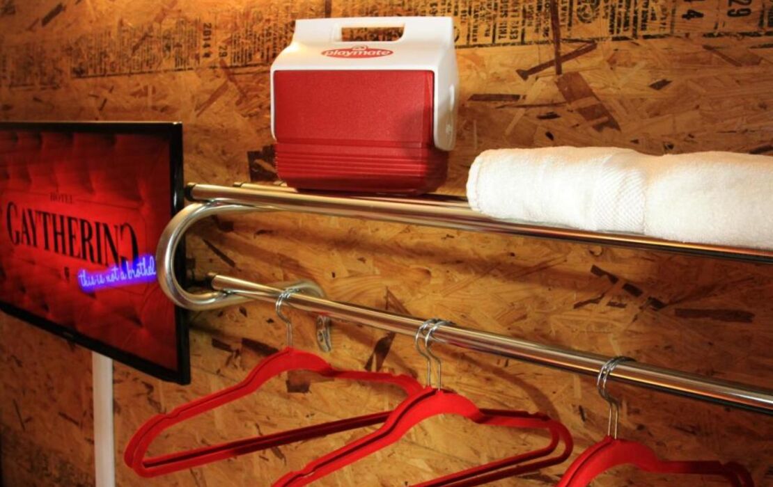 Hotel Gaythering - Gay Hotel - All Adults Welcome