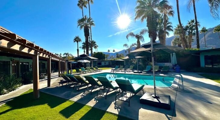 Vista Grande Resort - A Gay Men's Resort