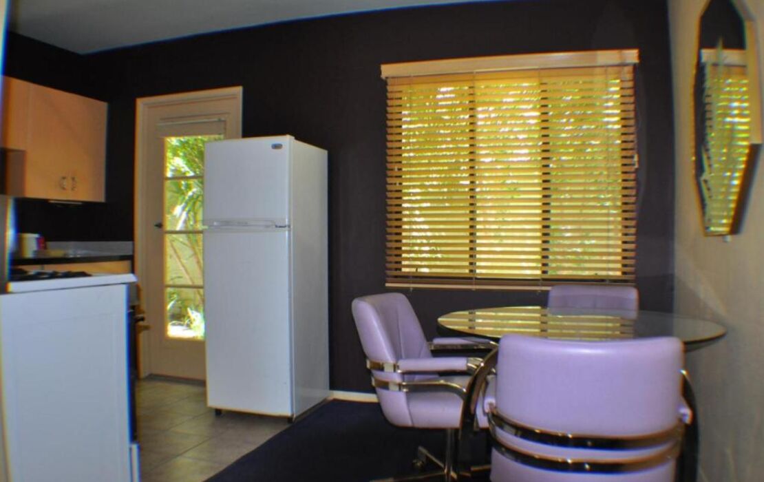 Vista Grande Resort - A Gay Men's Resort