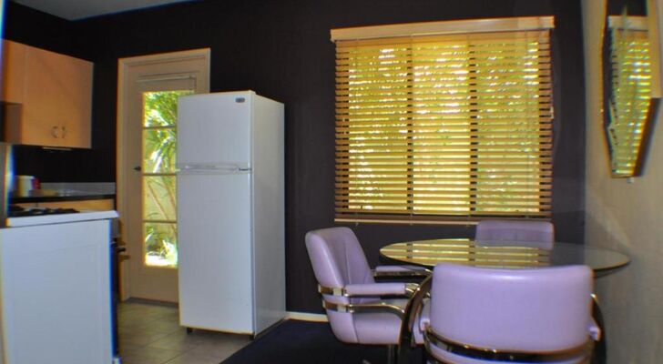 Vista Grande Resort - A Gay Men's Resort