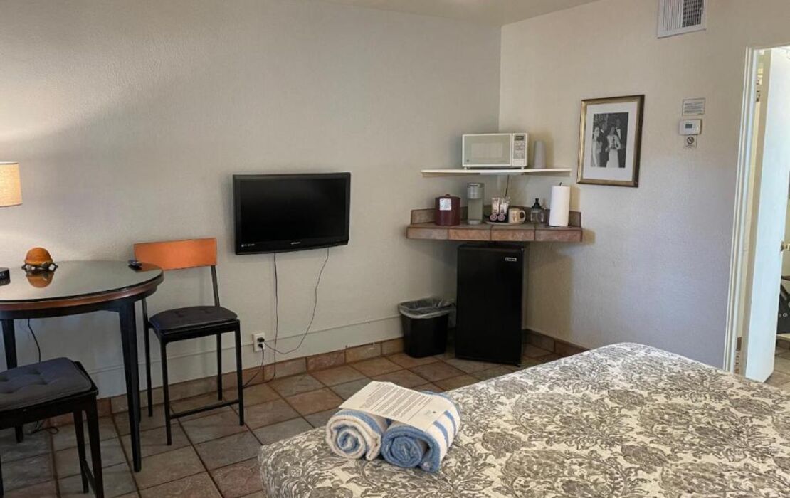 Desert Paradise - A Men's Clothing Optional Resort