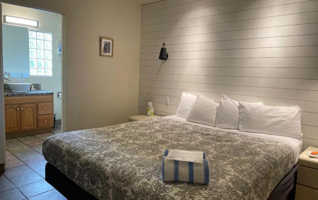 Desert Paradise - A Men's Clothing Optional Resort