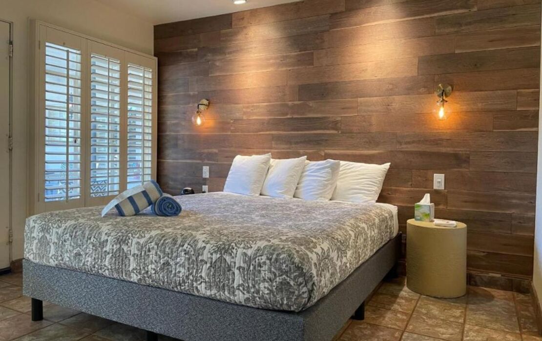 Desert Paradise - A Men's Clothing Optional Resort