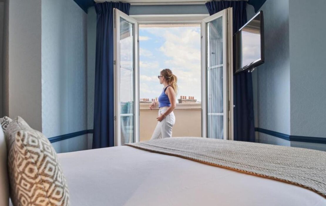 Hotel de Neuve by Happyculture