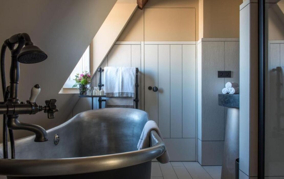 Cour des Vosges - Evok Collection