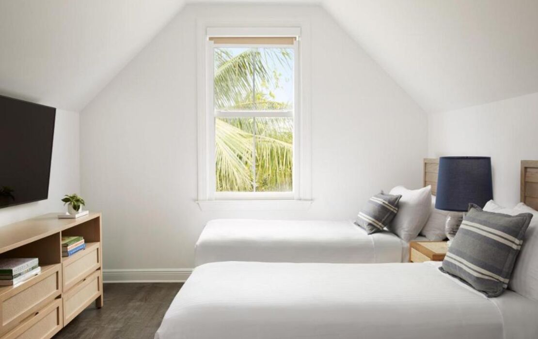 Parrot Key Hotel & Villas