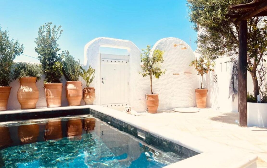 ROMEO AND JULIO SUMMER HOUSE