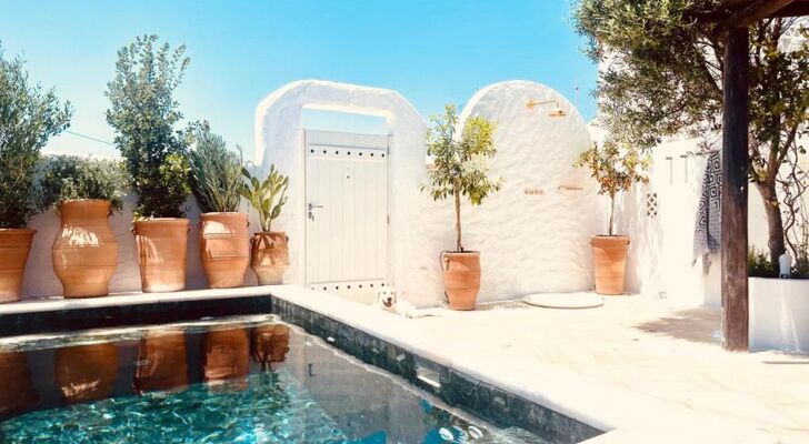 ROMEO AND JULIO SUMMER HOUSE