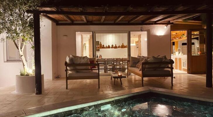 ROMEO AND JULIO SUMMER HOUSE