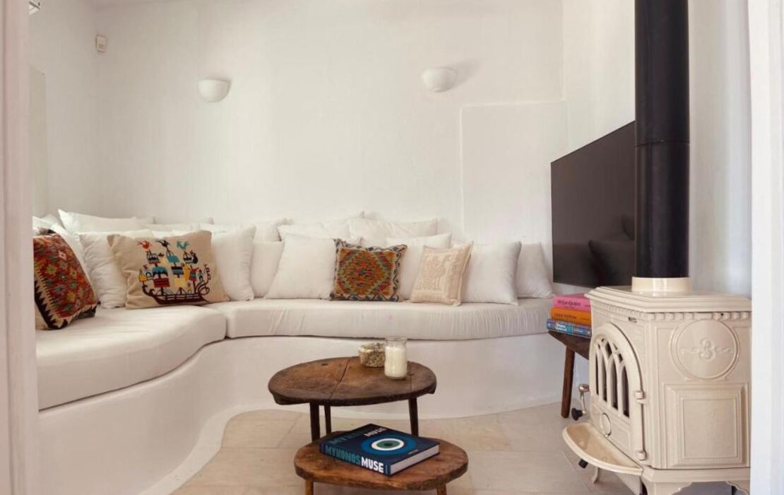 ROMEO AND JULIO SUMMER HOUSE