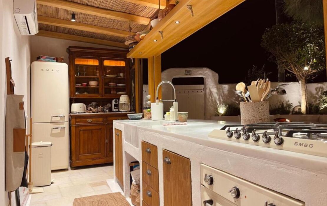 ROMEO AND JULIO SUMMER HOUSE