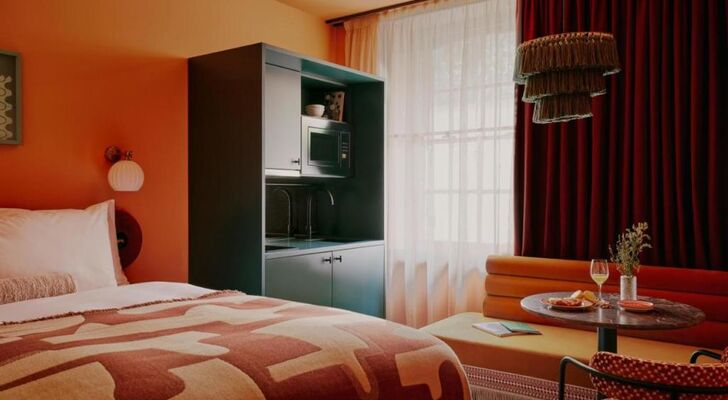 Ember Locke Kensington