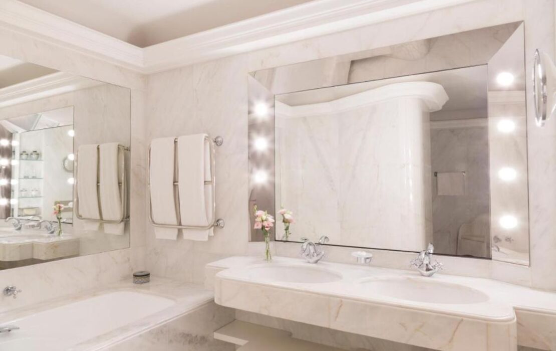 Le Bristol Paris, Oetker Hotels