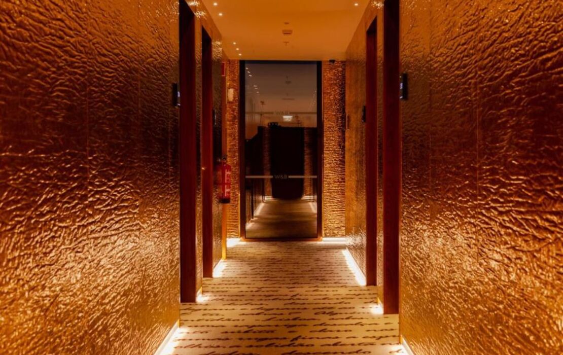 Wine & Books Lisboa Hotel