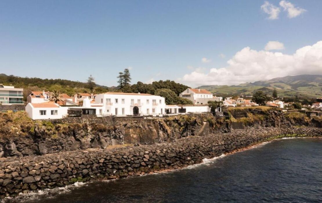 White Exclusive Suites & Villas
