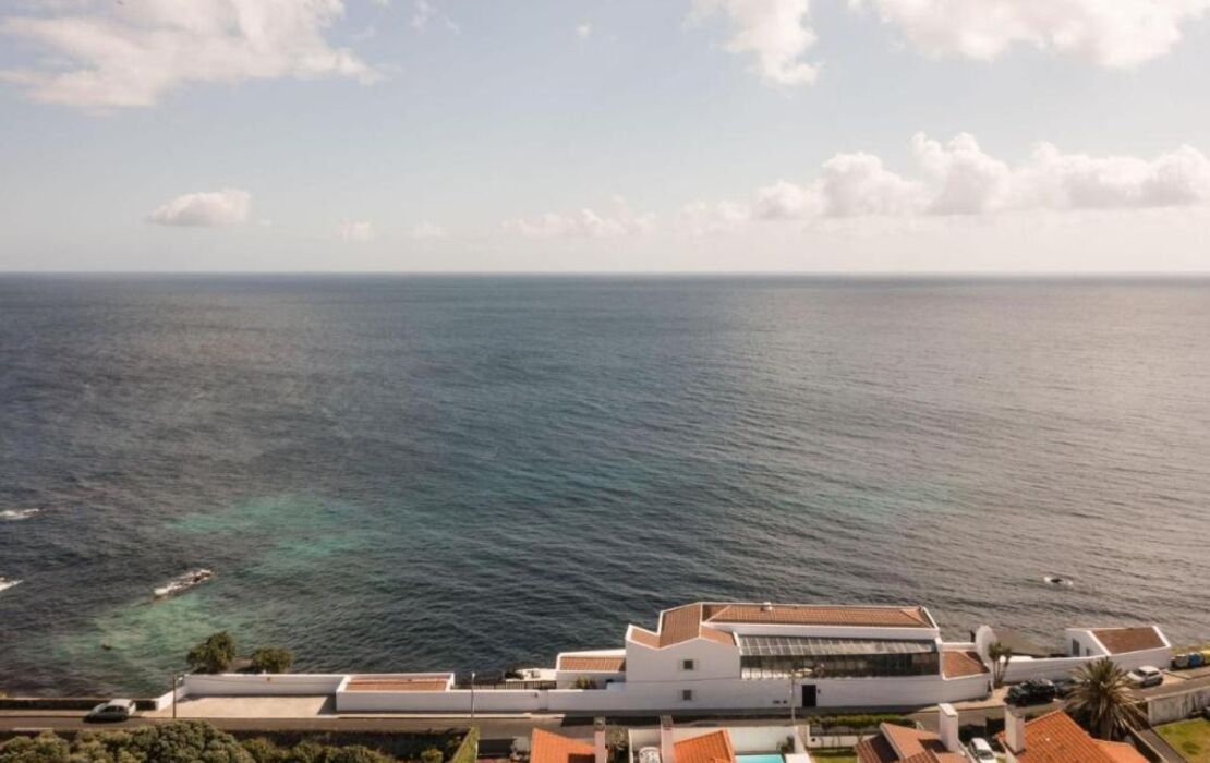 White Exclusive Suites & Villas