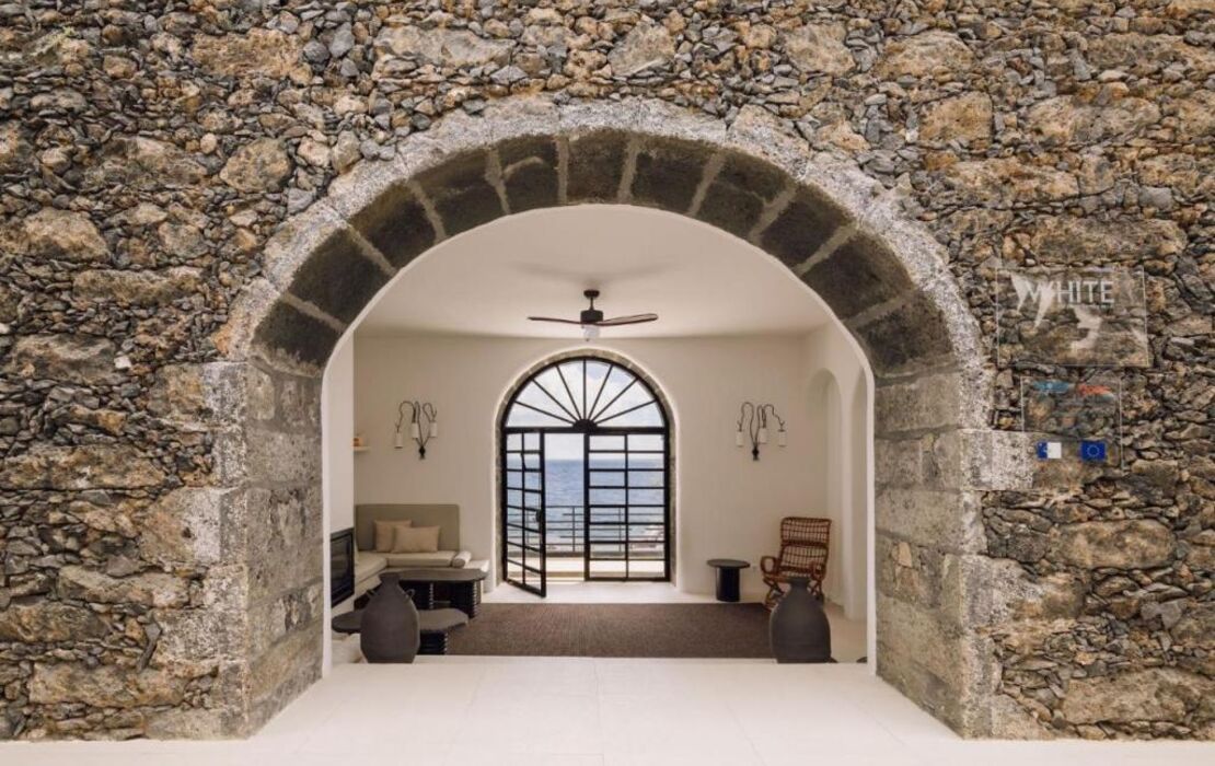 White Exclusive Suites & Villas