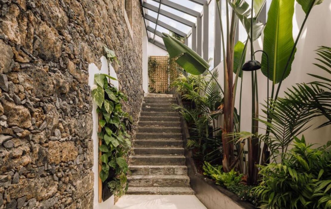 White Exclusive Suites & Villas
