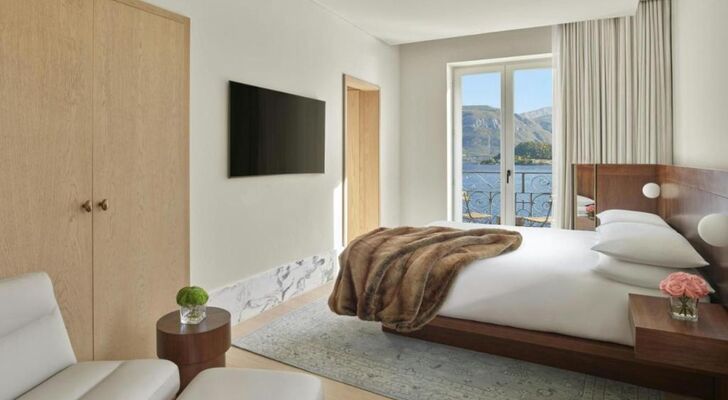 The Lake Como EDITION